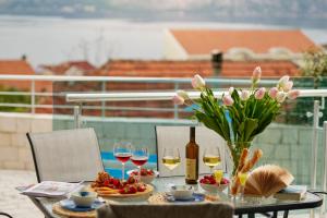 Nadas Ap with Pool and Sea View