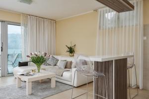 Nadas Ap with Pool and Sea View