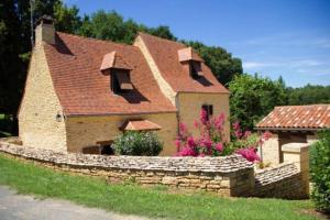 Maisons de vacances Bonnefon, Maison avec piscine et grand jardin proche Sarlat : photos des chambres