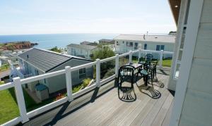 Luxury 3 Bed 2 Bath Lodge with Sea Views!