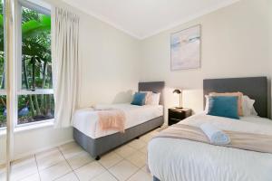 Stylish Chevron Renaissance Private Apartments - Pool - WiFi - Free Parking - Heart of Surfers
