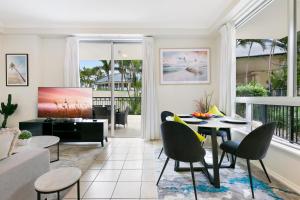 Stylish Chevron Renaissance Private Apartments - Pool - WiFi - Free Parking - Heart of Surfers