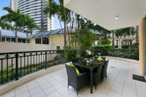 Iconic Chevron Renaissance Private Apartments