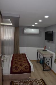 The Lola Hotel