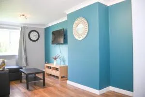 2ndHomeStays -Willenhall-Charming 3-Bedroom Home - Willenhall