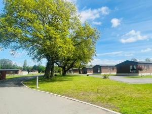 The Beak Lodge with Hot Tub