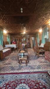Houseboat Pride of India