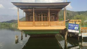 Houseboat Pride of India