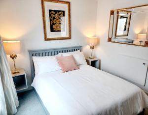 Modern 2BR House with Garden and Air Con Near Beach