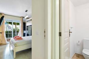 Duplex Sea and Mountain View