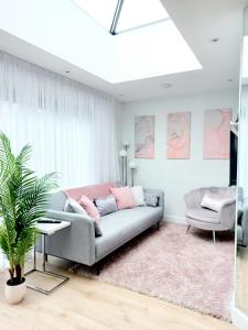 Modern 2BR House with Garden and Air Con Near Beach