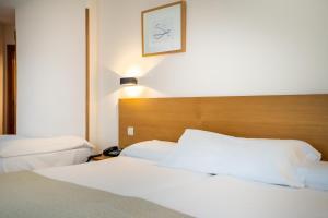 Double Room with Extra Bed and Terrace (2 Adults + 1 Child) room in Gran Hotel Victoria