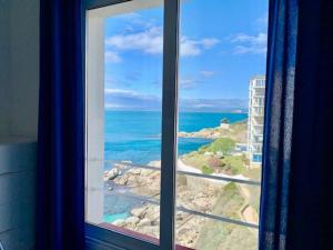 Les Pieds dans leau, La tête dans les nuages, Roses