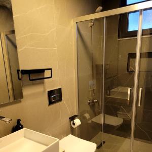 OLDSKOOL TOWN HOUSES 15 minutes walk to LARA beach