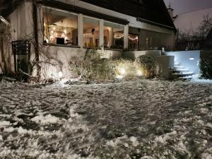 Spacious 3 Bedroom Family Oasis with Sauna, 20 min from Warsaw