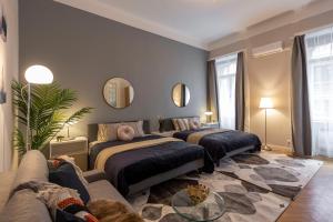 Spacious & Cozy Downtown Apartment with Balcony