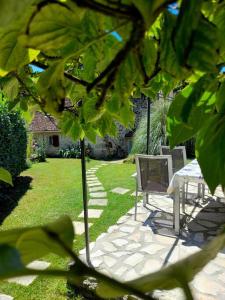 Maisons de vacances La Feuillade, Longere avec piscine et jardin : photos des chambres