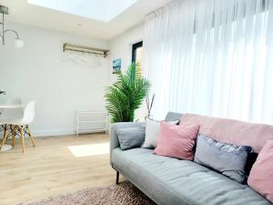 Modern 2BR House with Garden and Air Con Near Beach