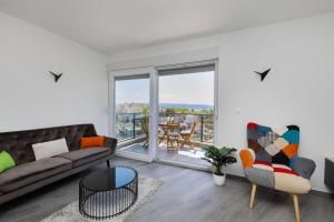 Luxury apartments Shine&Roze with sea view&parking near beach