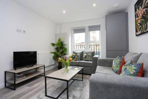 FLORENCE by BOURNECOAST - A Modern Ground Floor Apartment Near the Sandy Beaches - FM8388