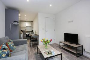 FLORENCE by BOURNECOAST - A Modern Ground Floor Apartment Near the Sandy Beaches - FM8388