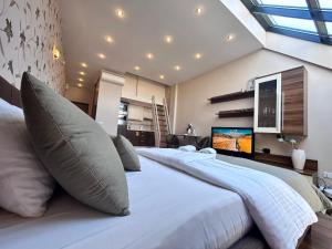 City center , studio apartment , 5 min to the sea