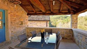 Estate with four stone villas and swimming pool in Buzet