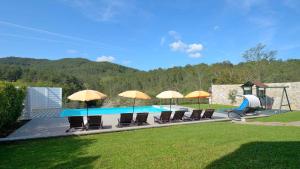 Estate with four stone villas and swimming pool in Buzet