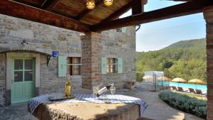 Estate with four stone villas and swimming pool in Buzet