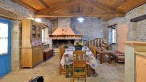 Estate with four stone villas and swimming pool in Buzet