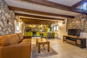 Holiday house STONE with jacuzzi