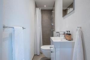 1 Bed Apartment Sleeps 2 with Parking WiFi Tv