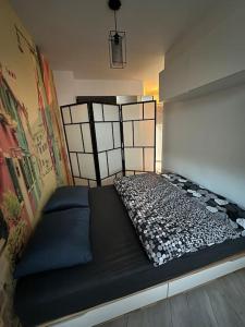 Przestronna i jasna kawalerka z balkonem