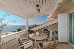 Sea view and More apartment 