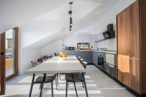 Oleander Urban Suites, high-speed internet, beach at 250, PET friendly