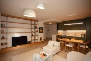 The Luxury Garden Apartment by PikHost