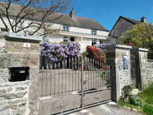 Maisons de vacances Maison vigneronne dans les hautes-cotes de Beaune : Maison 2 Chambres