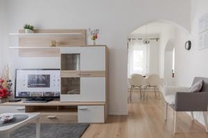 Lisinski apartment with private parking 