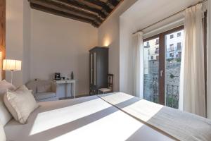Superior Double or Twin Room with  with Alhambra View room in Shine Albayzín