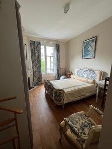 Sejours chez l'habitant CENTRE VILLE, JOLIE CHAMBRE AVEC SALLE D'EAU PRIVATIVE et PARKING SECURISE : photos des chambres