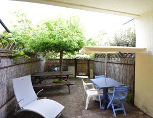 Appartements Balcons du port - Capbreton - A proximite immediate du port de plaisance, studio en rez de chaussee avec cour dans residence : photos des chambres