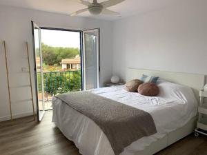 Gorgeous Beach Villla with AC pool, 300m2 from Playa Mitjorn and pool