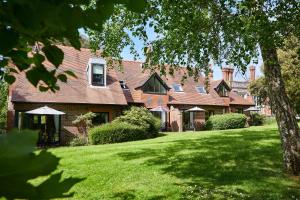 Macdonald Elmers Court Resort