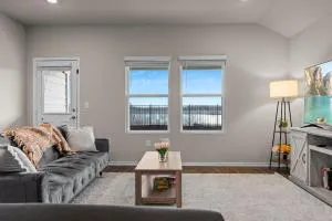 @ Marbella Lane - Amazing 4BR Lakeview Home - مانور