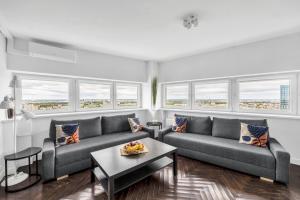 23rd Floor 3BR Apt with Views of Warsaw