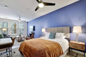 Attractive Cozy Studio Near Downtown Pool Gym