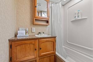 JT Village Campground - Bunkhouse