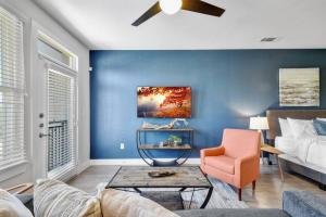 Bright Stylish Studio Near Downtown