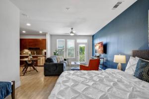 Bright Stylish Studio Near Downtown