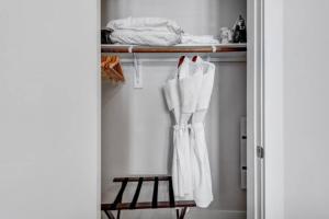 Vibrant Downtown Studio Wifi Pool Gym